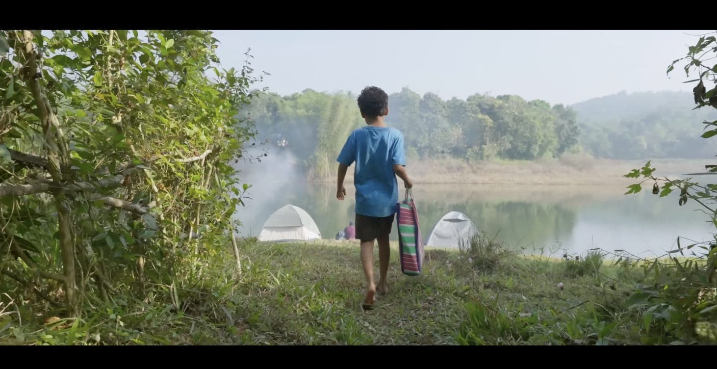 KODAMANJU — Walking to the water